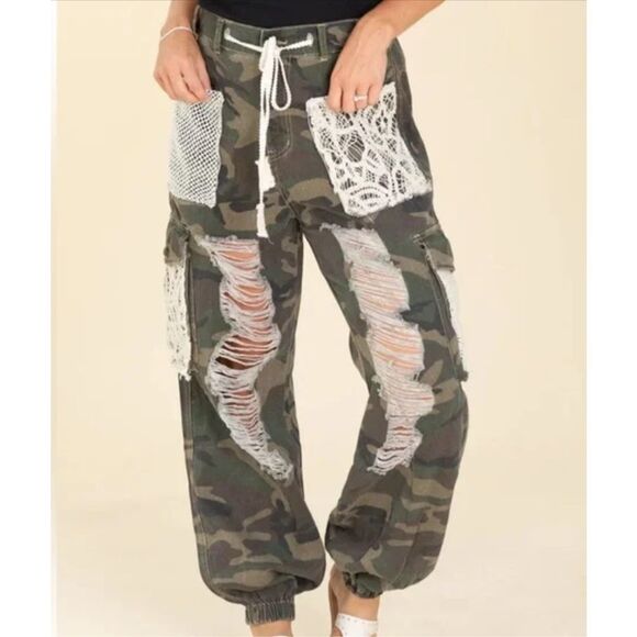 POL Distressed Jogger Pants with Crochet Patchwork in Camouflage Size M - Picture 1 of 9